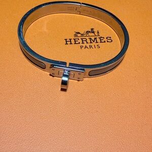 HERMES KELLY BANGLE in large size. Silver and Black Enamel H Bracelet - Men